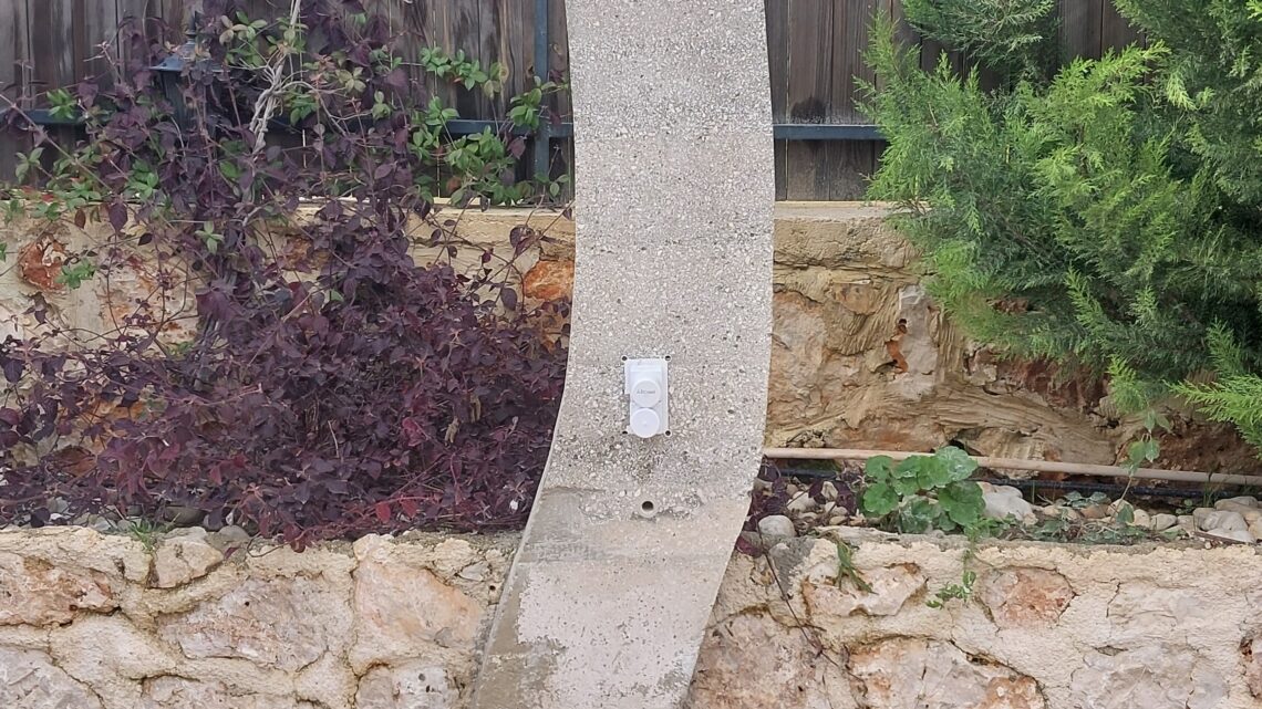 Pool Aussendusche aus Beton